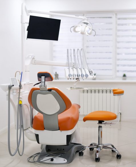 close-up-dentist-instruments