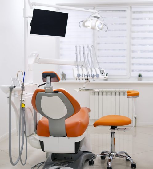 close-up-dentist-instruments